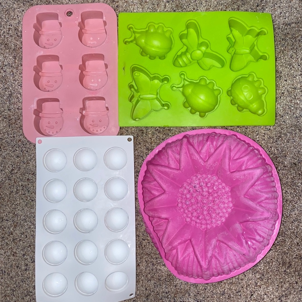 Lot of 4 Adorable & Fun Silicone Baking Molds EUC